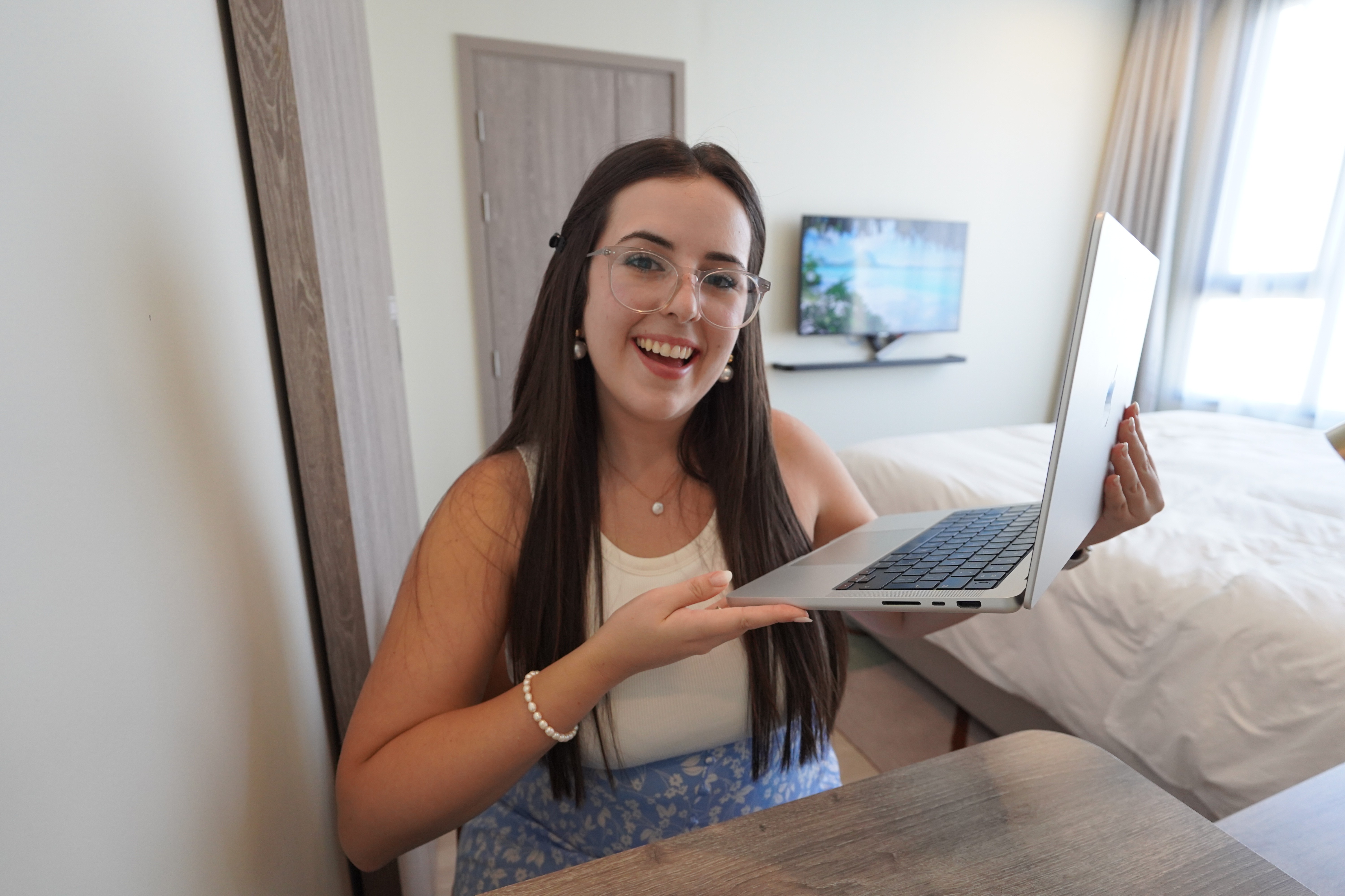 Carla trabajando remoto